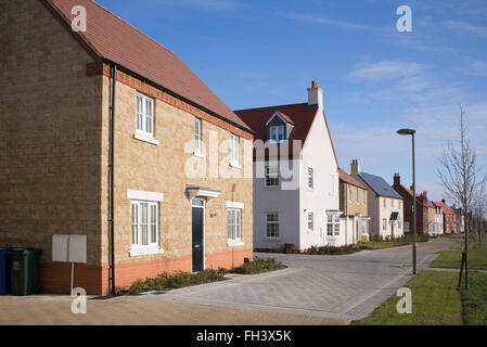 Alloggiamento moderno sviluppo, Kingsmere, Bicester, Oxfordshire, Inghilterra Foto Stock