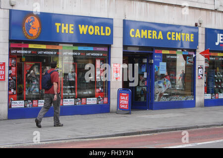 Martha Reeves shopping a Londra per la scheda di memoria per fotocamera (credito immagine © Jack Ludlam) Foto Stock