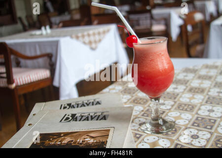 Cocktail serviti a Batavia Café situato in un edificio storico nella città vecchia di Jakarta in Indonesia Foto Stock