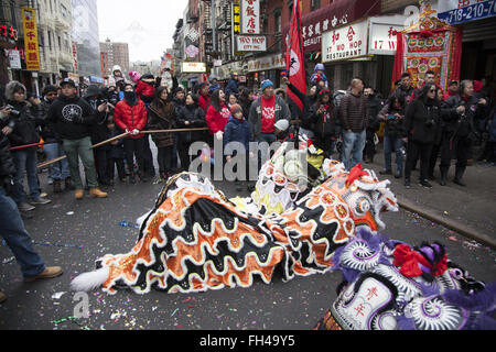 Anno Nuovo Cinese lungo Mott Street, il centro di Chinatown a Manhattan NYC. Foto Stock