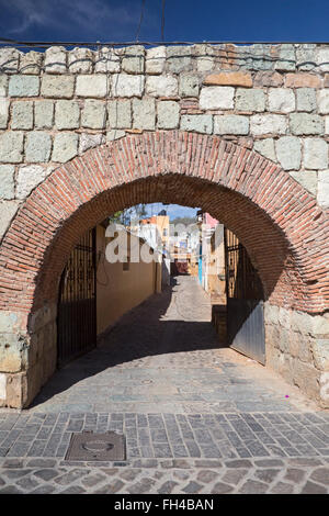 Oaxaca, Messico - Il Arquitos (piccoli archi) de Xochimilco, parte della vecchia San Felipe acquedotto. Foto Stock