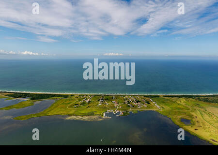 Vista aerea, porto baltico Neuendorf Hiddensee, nuvole, barche a vela, Hiddensee, Mar Baltico isola, Meclenburgo-Pomerania Occidentale, Germania Foto Stock