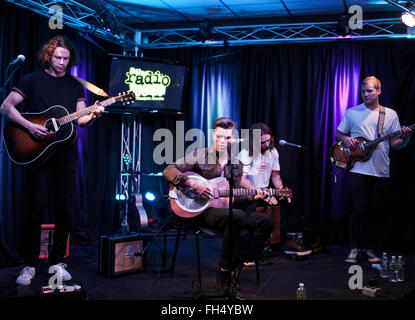 Bala Cynwyd, Pennsylvania, USA. Il 22 febbraio, 2016. Islandese di Indie Rock Band Kaleo visita Radio 104.5's teatro delle prestazioni Foto Stock