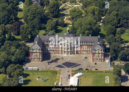 Vista aerea, il Principe Vescovo castello, sede ed emblema della Westfälische Wilhelms-Universität, Münster, Münsterland, Foto Stock