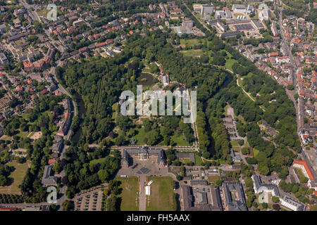 Vista aerea, nei giardini del palazzo nella forma di base di una cittadella, il Principe Vescovo castello, sede ed emblema della Vestfalia Foto Stock