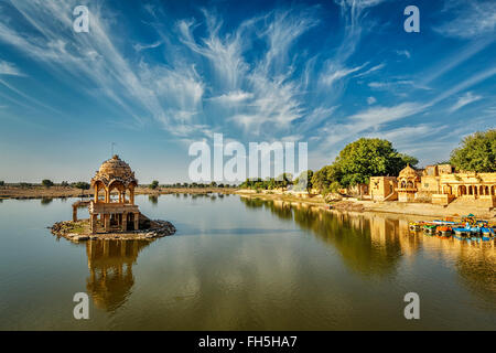 Indian landmark Gadi Sagar in Rajasthan Foto Stock