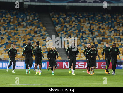 Kiev, Ucraina. Il 23 febbraio, 2016. La formazione aperta di FC 'Manchester città' (Manchester, Inghilterra) prima della partita 1/8 finali della Champions League con FC 'Dynamo' (Kiev, Ucraina) al NSC "Olympic' di Kiev. © Serhii Nuzhnenko/Pacific Press/Alamy Live News Foto Stock