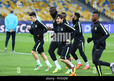 Kiev, Ucraina. 23 Febbraio 2016: FC Manchester City sessione di formazione alla NSC Olimpiyskyi stadium di Kiev. Il Manchester City dovrà affrontare la Dynamo Kyiv nella UEFA Champions League round di 16 partita di calcio il 24 febbraio 2016. Oleksandr Prykhodko/Alamy Live News Foto Stock