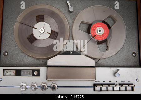 Vintage audio Tape recorder musica con bobine e manopole Foto Stock