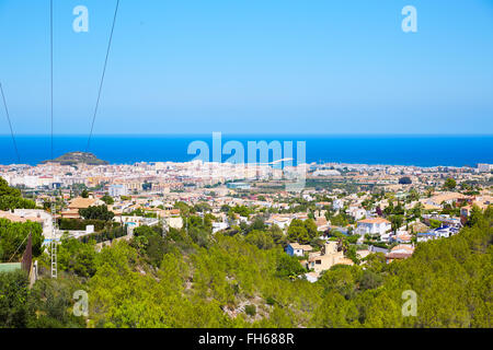 Denia village alta vista da Montgo con mare mediterraneo di Alicante Spagna Foto Stock