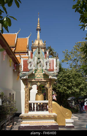 Campanile di Wat Phra That Doi Suthep vicino a Chiang Mai, Thailandia Foto Stock