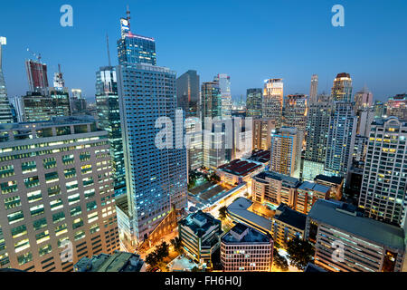 Makati lo skyline della citta'. Makati City è uno dei più sviluppati distretto commerciale di Metro Manila e l intero Filippine. Foto Stock