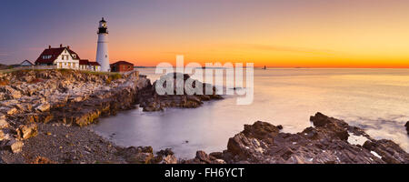 Il Portland Head Lighthouse in Cape Elizabeth, Maine, Stati Uniti d'America. Fotografato a sunrise. Foto Stock