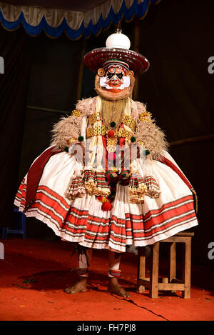 Kathakali è una stilizzata danza classica indiana-drama osservato per l'attraente per il make-up di caratteri Foto Stock