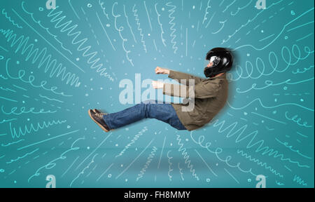 Funny guy aziona un immaginario veicolo con linee tracciate intorno a lui Foto Stock