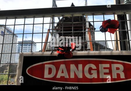 Christchurch. 24 Febbraio, 2016. Foto scattata nel febbraio 24, 2016 mostra una cattedrale distrutta dal terremoto nel centro di Christchurch, Nuova Zelanda. Cinque anni dopo il terremoto che ha ucciso 185 persone in Nuova Zelanda la seconda città di Christchurch, la città è stata un cantiere dove alcuni gravemente danneggiato edifici di vecchi di secoli sono state isolato ed è rimasto lo stato il momento catastrofe. © Su Liang/Xinhua/Alamy Live News Foto Stock