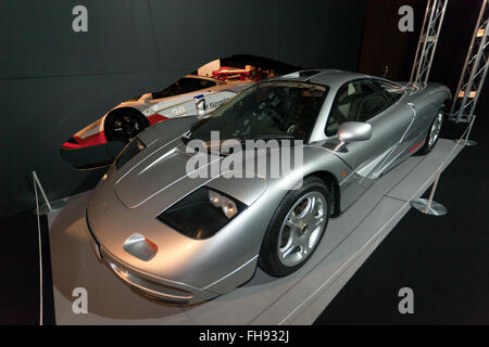 Vista di tre quarti del XP3 prototipo McLaren F1 auto da strada, sul display in una speciale mostra al London Classic Car Show Foto Stock