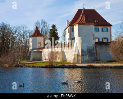 Monaco di Baviera, Germania: il castello di Blutenburg, costruita sulle rive del fiume Wuerm come moated il castello nel XIV secolo Foto Stock