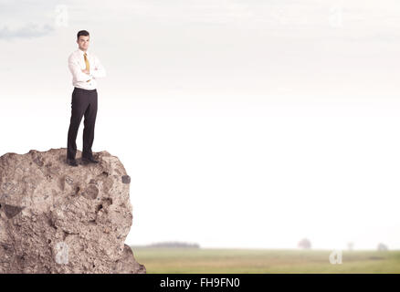 Felice venditore sulla scogliera nel paese Foto Stock