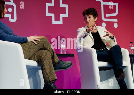 Barcellona, in Catalogna, Spagna. 24 Febbraio, 2016. Amministratore Delegato di Getty Images Dawn Airey parla durante una conferenza sul commercio Mobile al Mobile World Congress di Barcellona. Credito: Jordi Boixareu/ZUMA filo/Alamy Live News Foto Stock