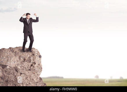 Felice venditore sulla scogliera nel paese Foto Stock