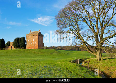 Torre Kirkandrews, casa fortificata a Kirkandrews-su-Esk, Cumbria, England Regno Unito Foto Stock