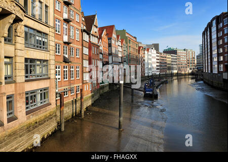 Storica in legno case in Nikolaifleet, Altstadt district, Amburgo, Germania Foto Stock