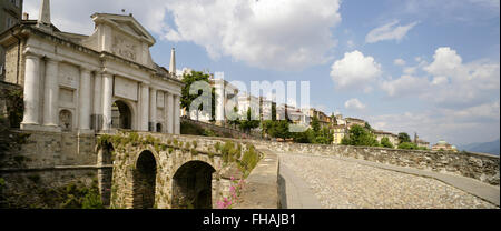 Porta San Giacomo, Bergamo Alta, Italia. Foto Stock
