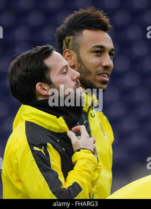 Porto, Portogallo. 24 Febbraio, 2016. Il Borussia Dortmund sessione di allenamento al Dragao Stadium, in Porto. © Nuno Guimaraes/Pacific Press/Alamy Live News Foto Stock