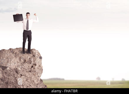 Felice venditore sulla scogliera nel paese Foto Stock