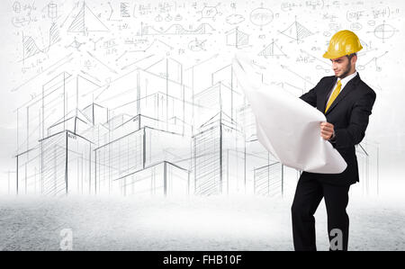Bella costruzione uno specialista con un disegno della città in background Foto Stock