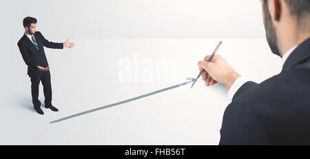 Persona d'affari guardando alla linea disegnata a mano Foto Stock