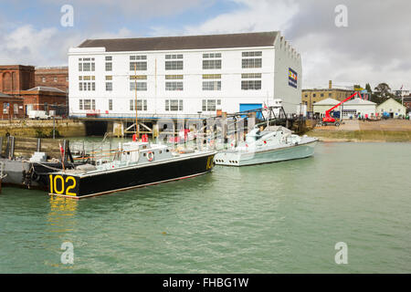 Alta velocità motore navale Lancia 102 e 81 ormeggiato a Portsmouth Historic Dockyard, entrambi parte del National Historic flotta. Foto Stock