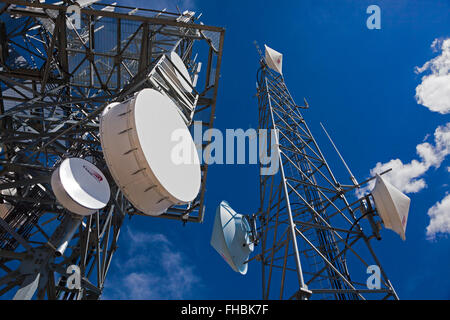 Una trasmissione wireless da torre a lobo punto sulla Divisione Continentale - Colorado Rockies Foto Stock