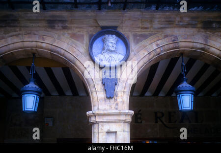 Plaza Mayor,(piazza principale),dettaglio di un medaglione, Salamanca,Spagna Foto Stock