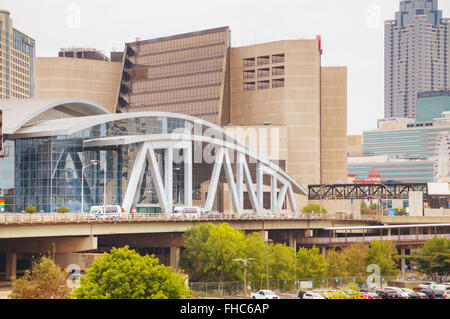 ATLANTA - 29 agosto: Philips Arena e il Centro CNN su agosto 29, 2015 in Atlanta, GA. Foto Stock