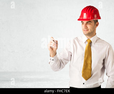 Giovane architetto disegno nello spazio vuoto Foto Stock