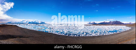 L'Islanda, Vatnajoekull National Park, scatto panoramico di Jokulsarlon Laguna di ghiaccio, iceberg Foto Stock