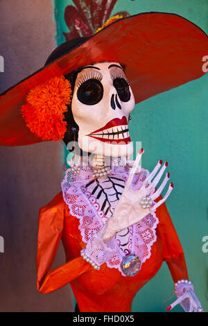 Una carta mache CATRINA in vendita - San Miguel De Allende, Messico Foto Stock