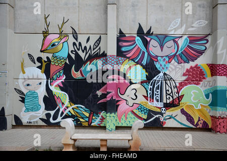 Graffiti artistici dipinti nei giardini dell'Università di Valencia, Spagna Foto Stock