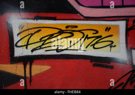 Graffiti pareti coperte in Barrio del Carmen, Valencia Spagna Foto Stock