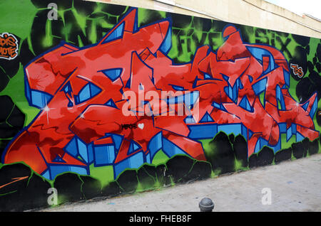 Graffiti pareti coperte in Barrio del Carmen, Valencia Spagna Foto Stock