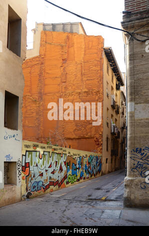 Graffiti pareti coperte in Barrio del Carmen, Valencia Spagna Foto Stock