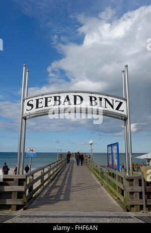 Pier Seebrücke, località balneare Binz, Rügen, Meclemburgo-Pomerania, Germania Foto Stock