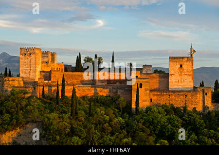 Alcazaba di Alhambra nella luce della sera, provincia di Granada, Andalusia, Spagna Foto Stock