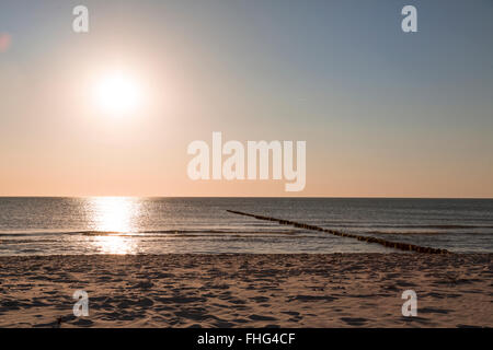 Tramonto al mare e alla spiaggia Foto Stock