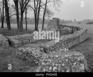 Faversham Cappella di Pietra, Kent, cercando NE: rovine di un Saxon & cappella medievale incorporante un C4° tempio pagano o mausoleo. Foto Stock