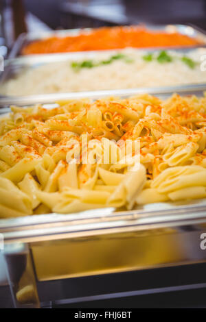 Serve piatti a base di patate e pasta Foto Stock