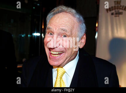 Hamilton, ON, Canada. Undicesimo Dec, 2003. 11 Dicembre 2003 - Toronto, Ontario, Canada. Legenda commedia di Mel Brooks all'apertura notturna dopo-party per "i produttori' presso il Teatro di Canon. Photo credit: Brent Perniac/AdMedia © Brent Perniac/AdMedia/ZUMA filo/Alamy Live News Foto Stock