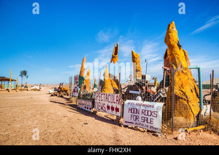 In Australia, in Sud Australia, Outback, Coober Pedy, quirky presenta all'opale isolate città mineraria Foto Stock